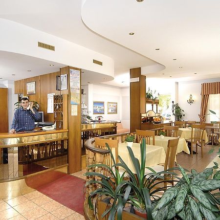 Albergo Savoia Ospedaletti Dış mekan fotoğraf